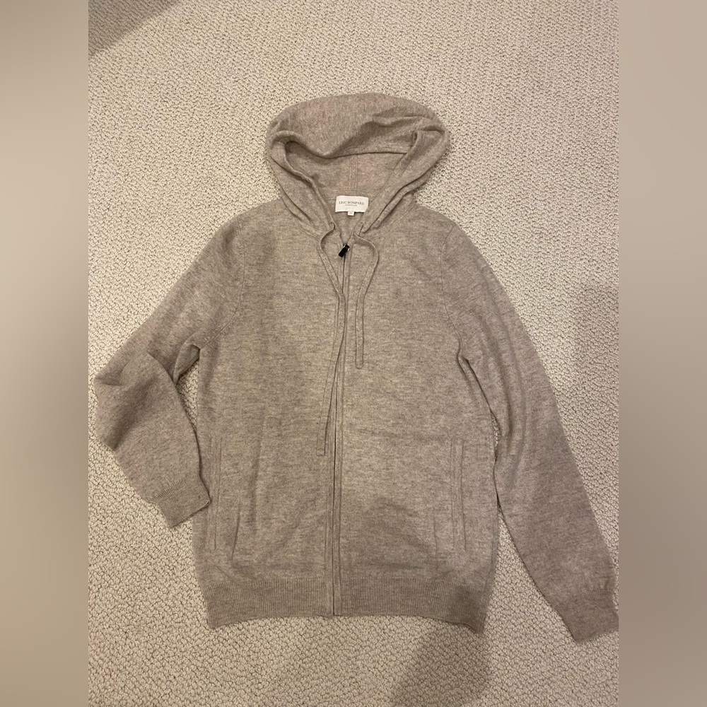 Luxurious Eric Bompard Paris 100% oatmeal Cashmere zip up hoodie. Size medium.